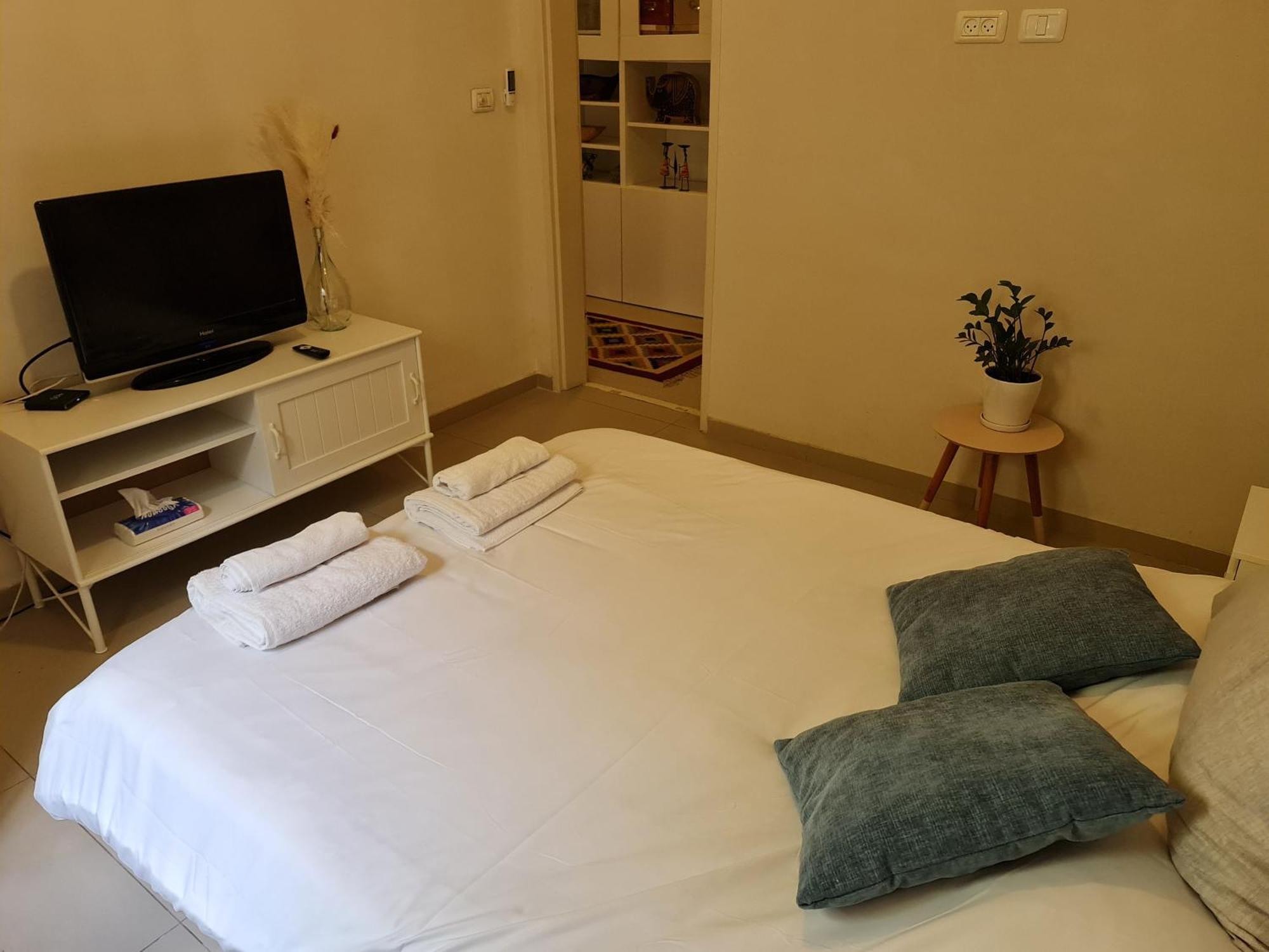 Apartment A Spot On The Hill Givat Nili